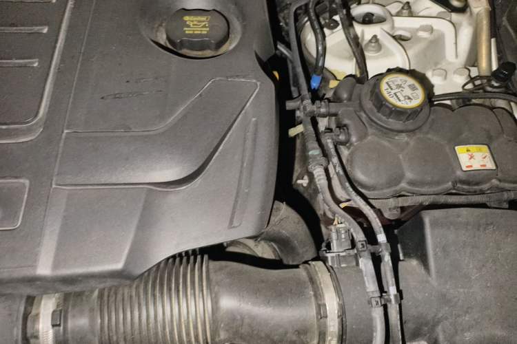 Used Land Rover Range Velar 2020 P250 R-DYNAMIC S Engine Bay Left
