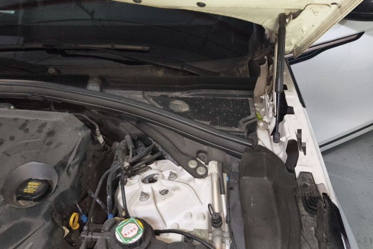 Used Land Rover Range Velar 2020 P250 R-DYNAMIC S Engine Bay Left