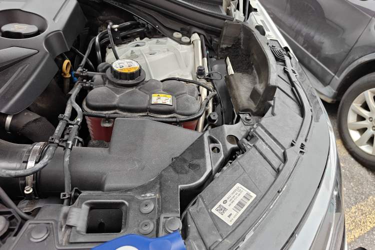 Used Land Rover Range Velar 2020 P250 R-DYNAMIC S Engine Bay Left