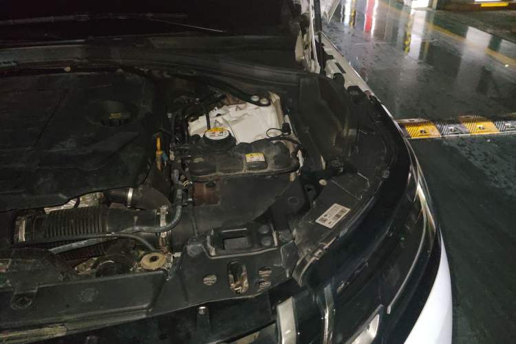 Used Land Rover Range Velar 2020 P250 Engine Bay Left