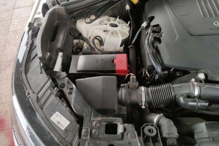 Used Land Rover Range Velar 2020 P340 R-DYNAMIC S Engine Bay Right