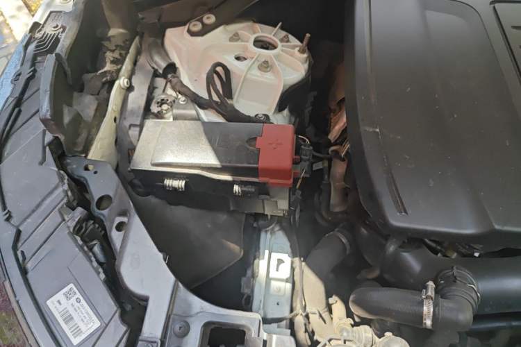Used Land Rover Range Velar 2020 P250 R-DYNAMIC S Engine Bay Right