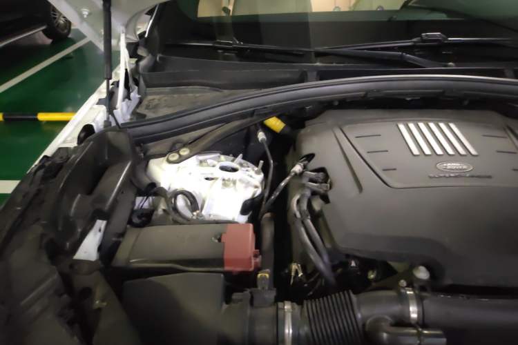 Used Land Rover Range Velar 2020 P340 R-DYNAMIC S Engine Bay Right