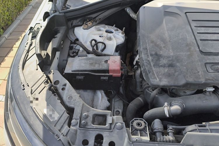 Used Land Rover Range Velar 2020 P250 R-DYNAMIC S Engine Bay Right