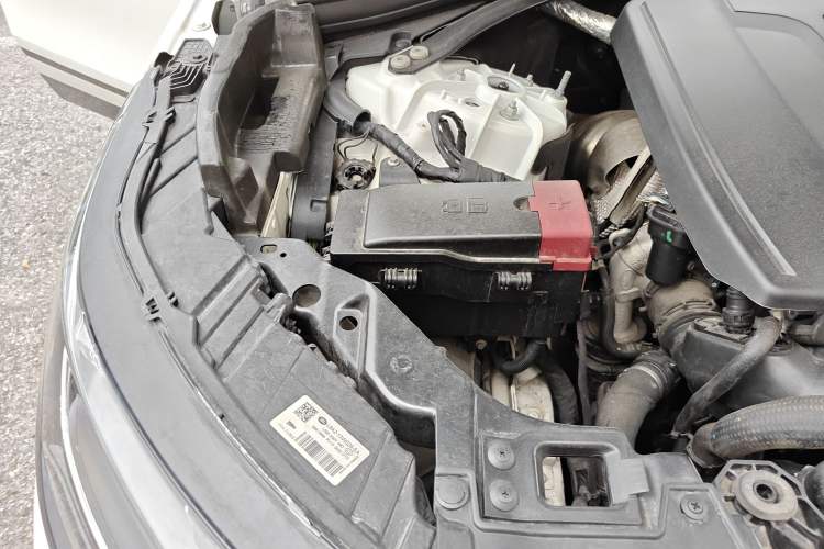 Used Land Rover Range Velar 2020 P250 R-DYNAMIC S Engine Bay Right