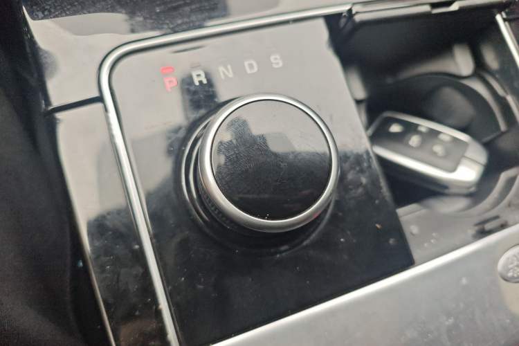 Used Land Rover Range Velar 2020 P250 R-DYNAMIC S Gear Lever