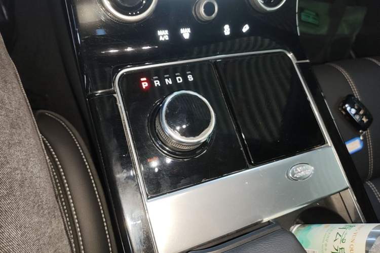 Used Land Rover Range Velar 2020 P250 R-DYNAMIC S Gear Lever