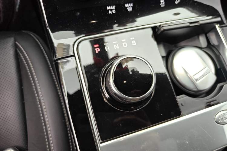 Used Land Rover Range Velar 2020 P250 R-DYNAMIC S Gear Lever