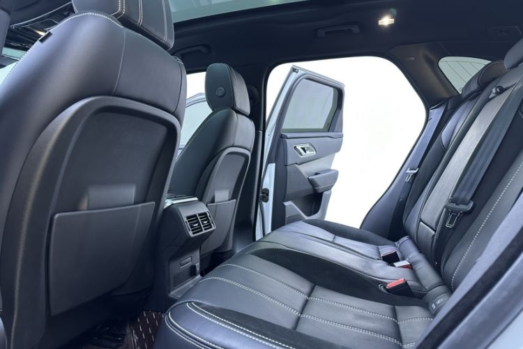 Used Land Rover Range Velar 2020 P250 R-DYNAMIC S Interior 1