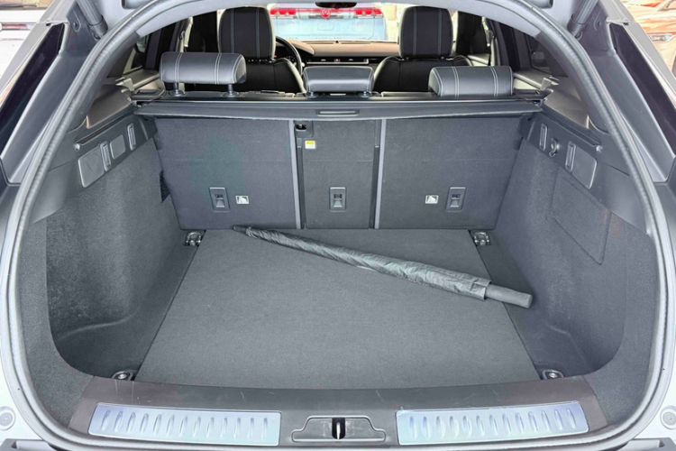 Used Land Rover Range Velar 2020 P250 R-DYNAMIC S Interior 8