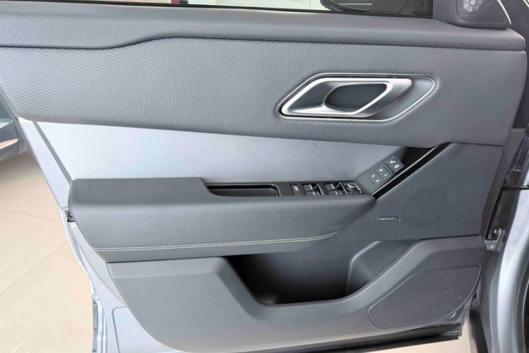 Used Land Rover Range Velar 2020 P250 R-DYNAMIC S Interior 9
