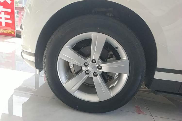 Used Land Rover Range Velar 2020 P250 Left Front Wheel Hub