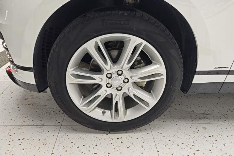 Used Land Rover Range Velar 2020 P250 R-DYNAMIC S Left Front Wheel Hub