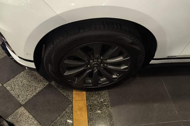 Used Land Rover Range Velar 2020 P380 R-DYNAMIC SE Left Front Wheel Hub
