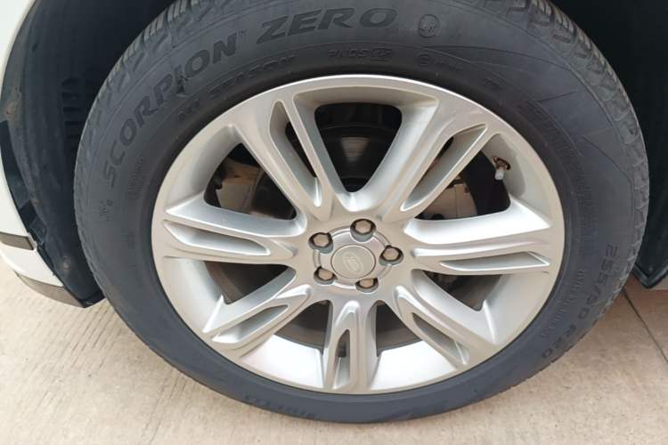 Used Land Rover Range Velar 2020 P250 R-DYNAMIC S Left Front Wheel Hub