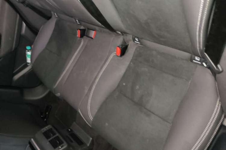 Used Land Rover Range Velar 2020 P250 Left Rear Seat