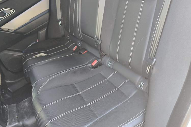 Used Land Rover Range Velar 2020 P250 R-DYNAMIC S Left Rear Seat