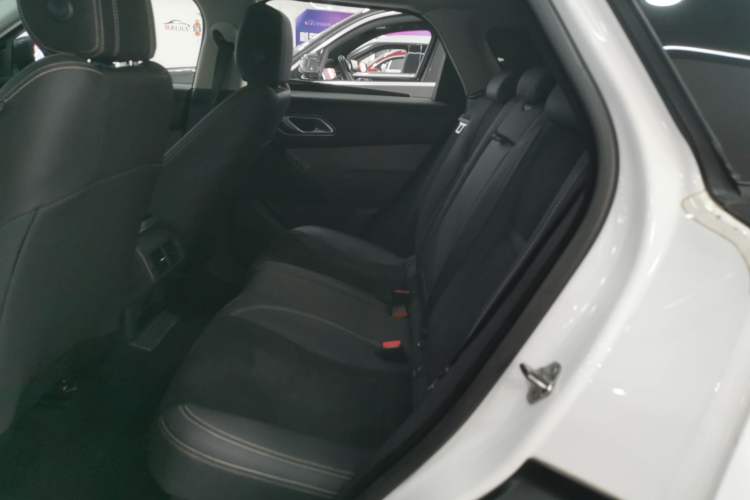 Used Land Rover Range Velar 2020 P250 Left Rear Seat
