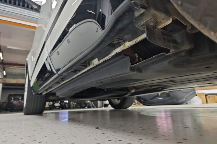 Used Land Rover Range Velar 2020 P250 R-DYNAMIC S Left Side Sill