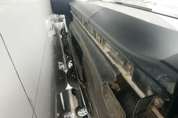 Used Land Rover Range Velar 2020 P250 Left Side Sill