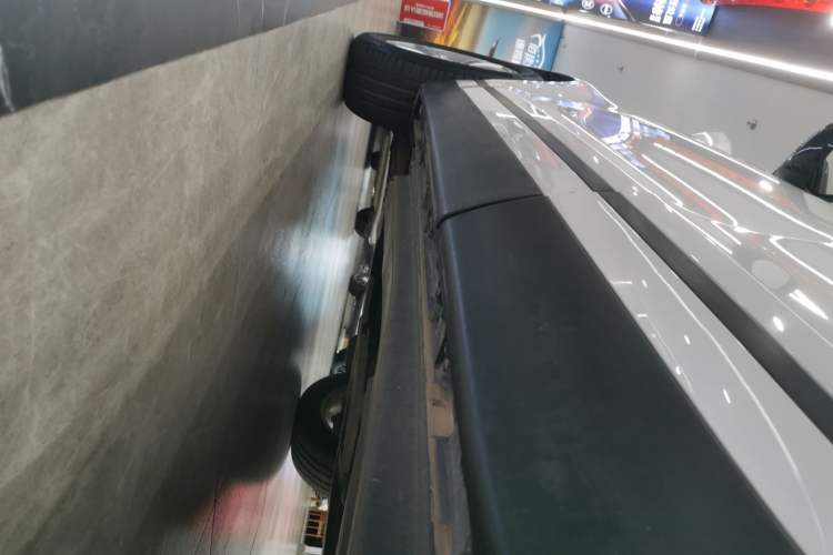 Used Land Rover Range Velar 2020 P250 Left Side Sill