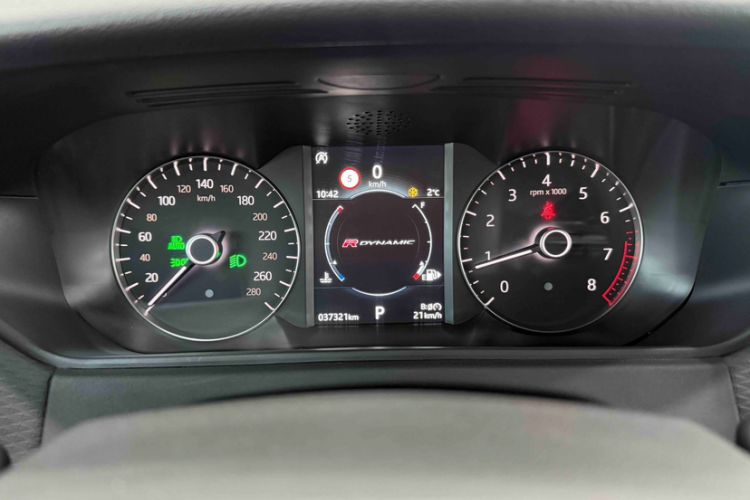 Used Land Rover Range Velar 2020 P250 R-DYNAMIC S Odometer Close Up