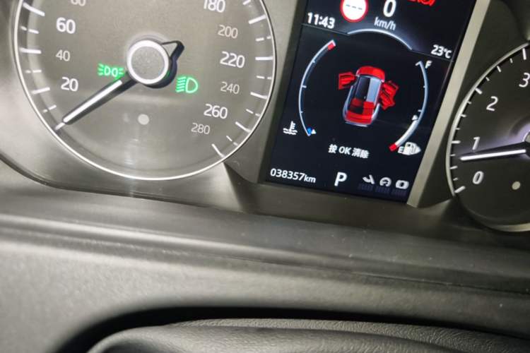 Used Land Rover Range Velar 2020 P250 Odometer Close Up