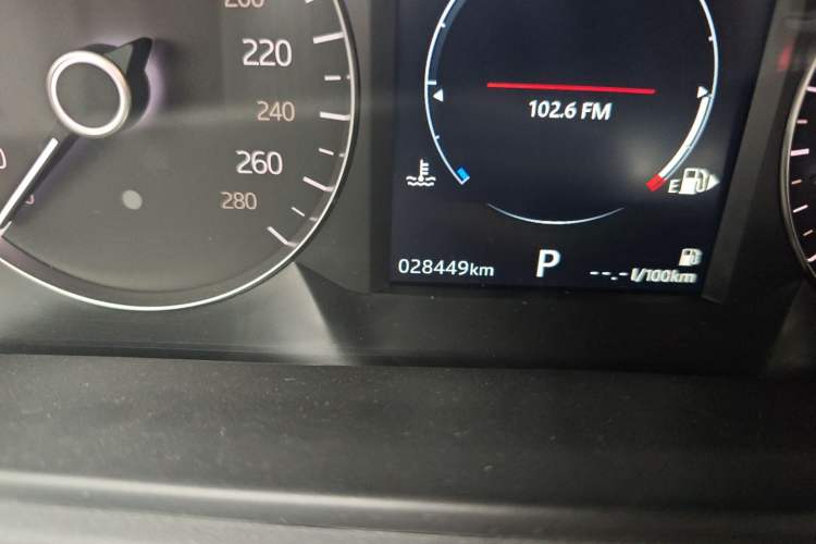 Used Land Rover Range Velar 2020 P250 R-DYNAMIC S Odometer Close Up