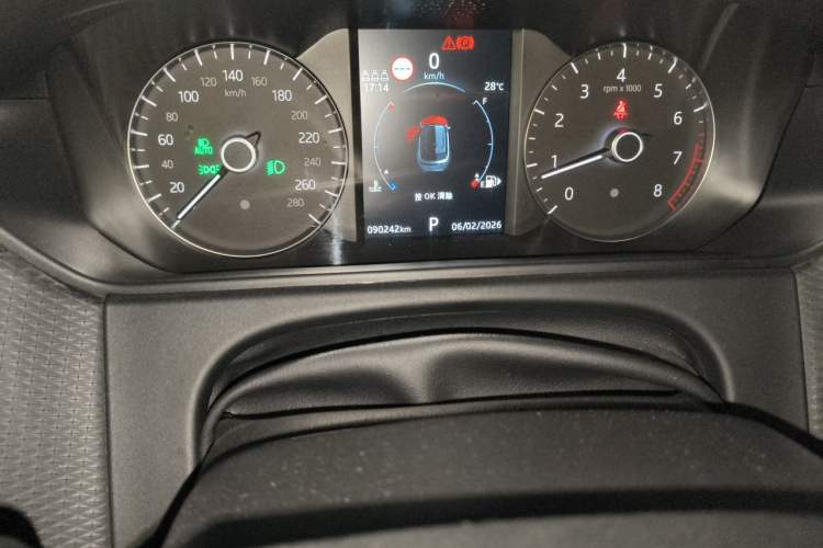 Used Land Rover Range Velar 2020 P250 R-DYNAMIC S Odometer Close Up
