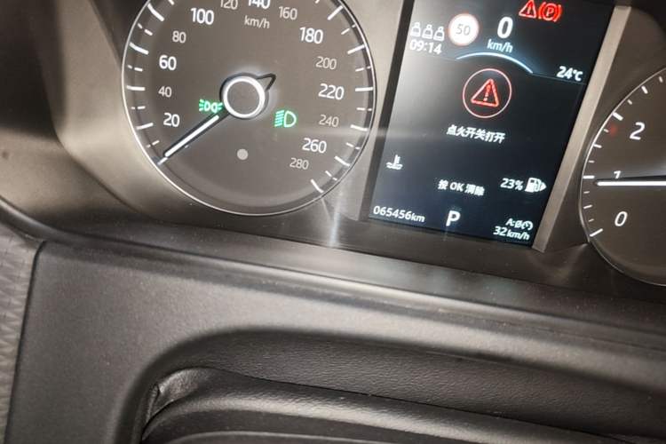 Used Land Rover Range Velar 2020 P250 R-DYNAMIC S Odometer Close Up