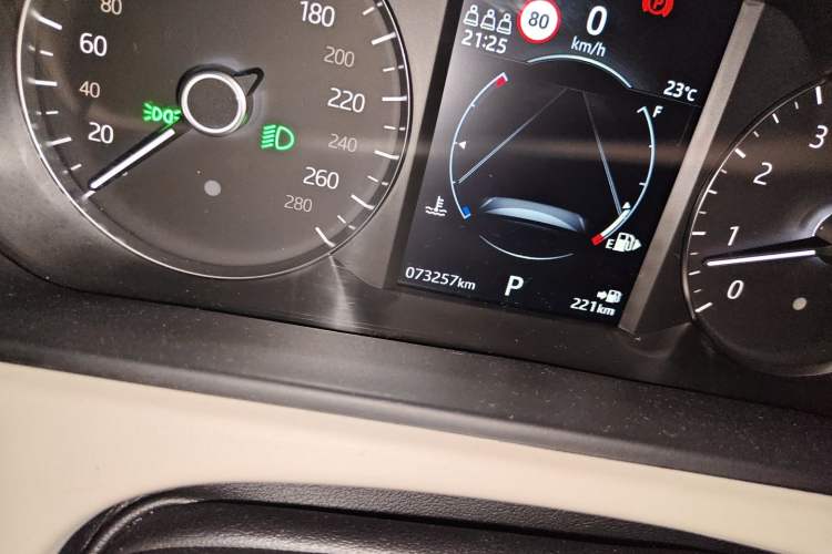 Used Land Rover Range Velar 2020 P340 R-DYNAMIC S Odometer Close Up