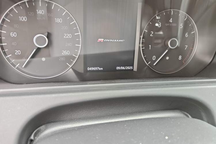 Used Land Rover Range Velar 2020 P250 R-DYNAMIC S Odometer Close Up