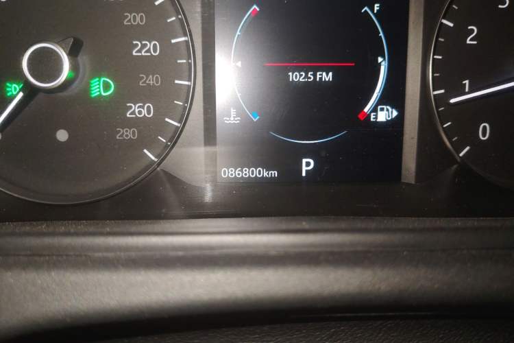 Used Land Rover Range Velar 2020 P250 Odometer Close Up