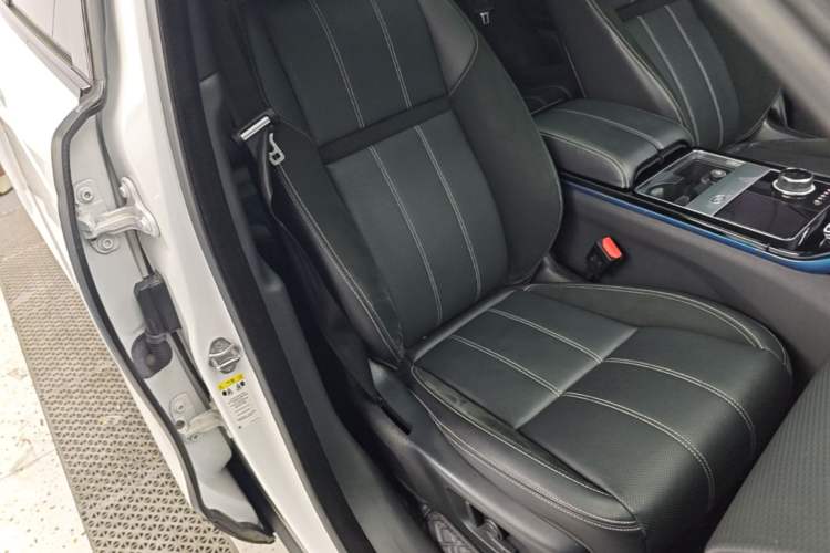 Used Land Rover Range Velar 2020 P250 R-DYNAMIC S Right Front Seat