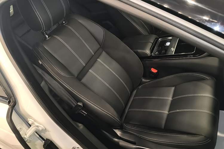 Used Land Rover Range Velar 2020 P380 R-DYNAMIC SE Right Front Seat