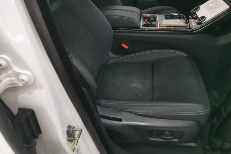 Used Land Rover Range Velar 2020 P250 Right Front Seat