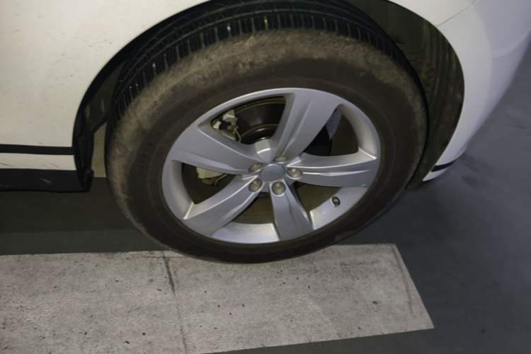 Used Land Rover Range Velar 2020 P250 Right Front Wheel Hub