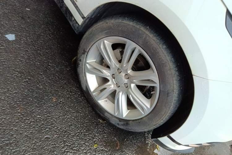 Used Land Rover Range Velar 2020 P250 R-DYNAMIC S Right Front Wheel Hub