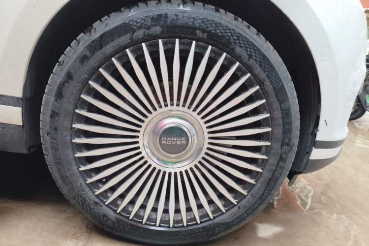 Used Land Rover Range Velar 2020 P250 Right Front Wheel Hub