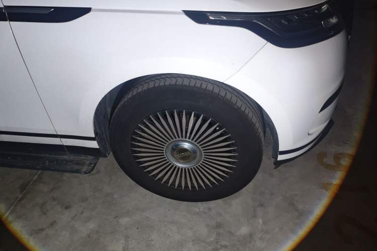 Used Land Rover Range Velar 2020 P250 Right Front Wheel Hub
