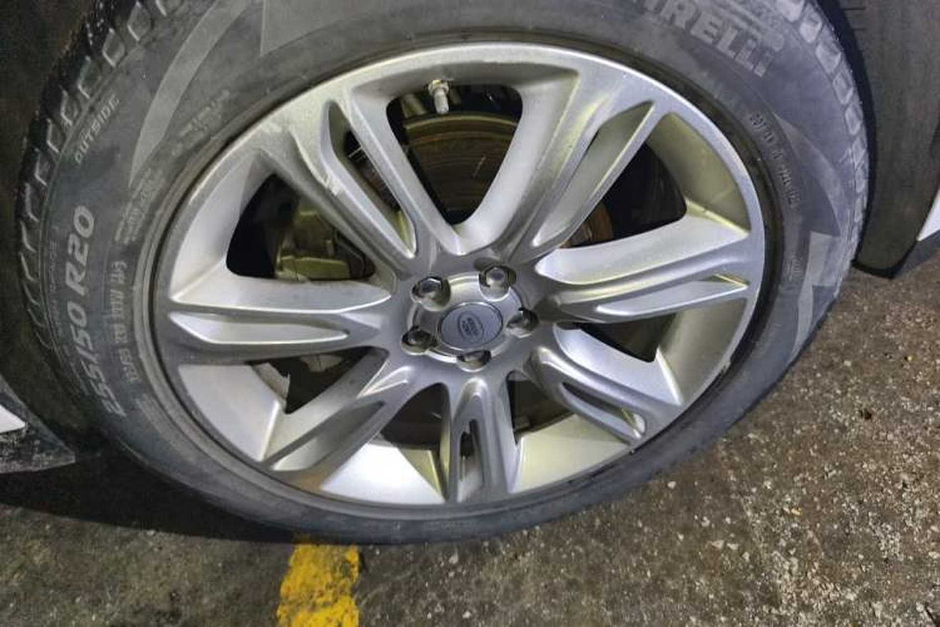 Used Land Rover Range Velar 2020 P250 R-DYNAMIC S Right Front Wheel Hub