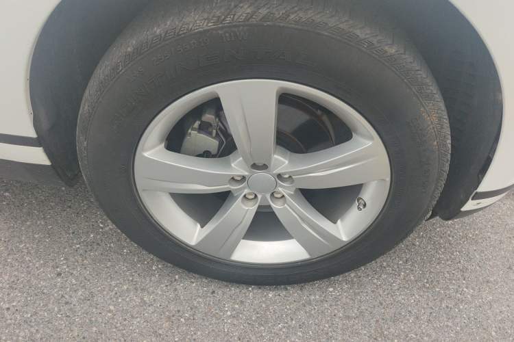 Used Land Rover Range Velar 2020 P250 Right Front Wheel Hub