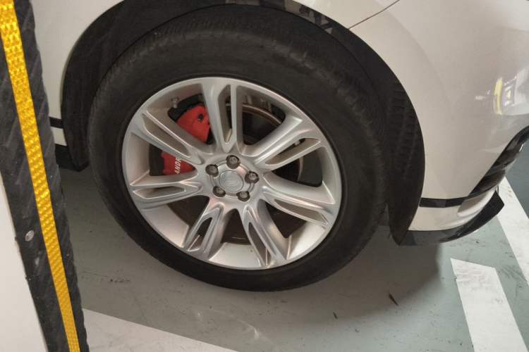 Used Land Rover Range Velar 2020 P250 R-DYNAMIC S Right Front Wheel Hub
