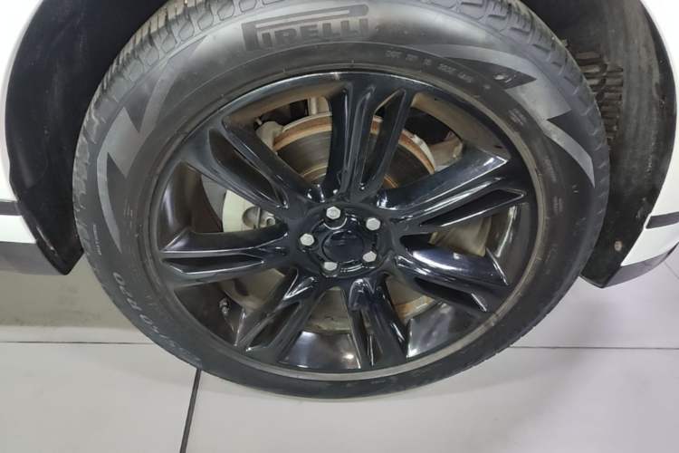 Used Land Rover Range Velar 2020 P250 R-DYNAMIC S Right Front Wheel Hub