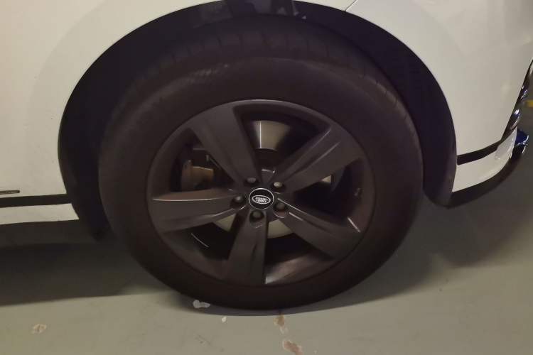 Used Land Rover Range Velar 2020 P340 R-DYNAMIC S Right Front Wheel Hub