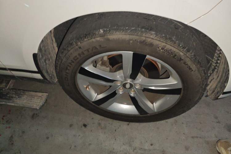 Used Land Rover Range Velar 2020 P250 Right Front Wheel Hub