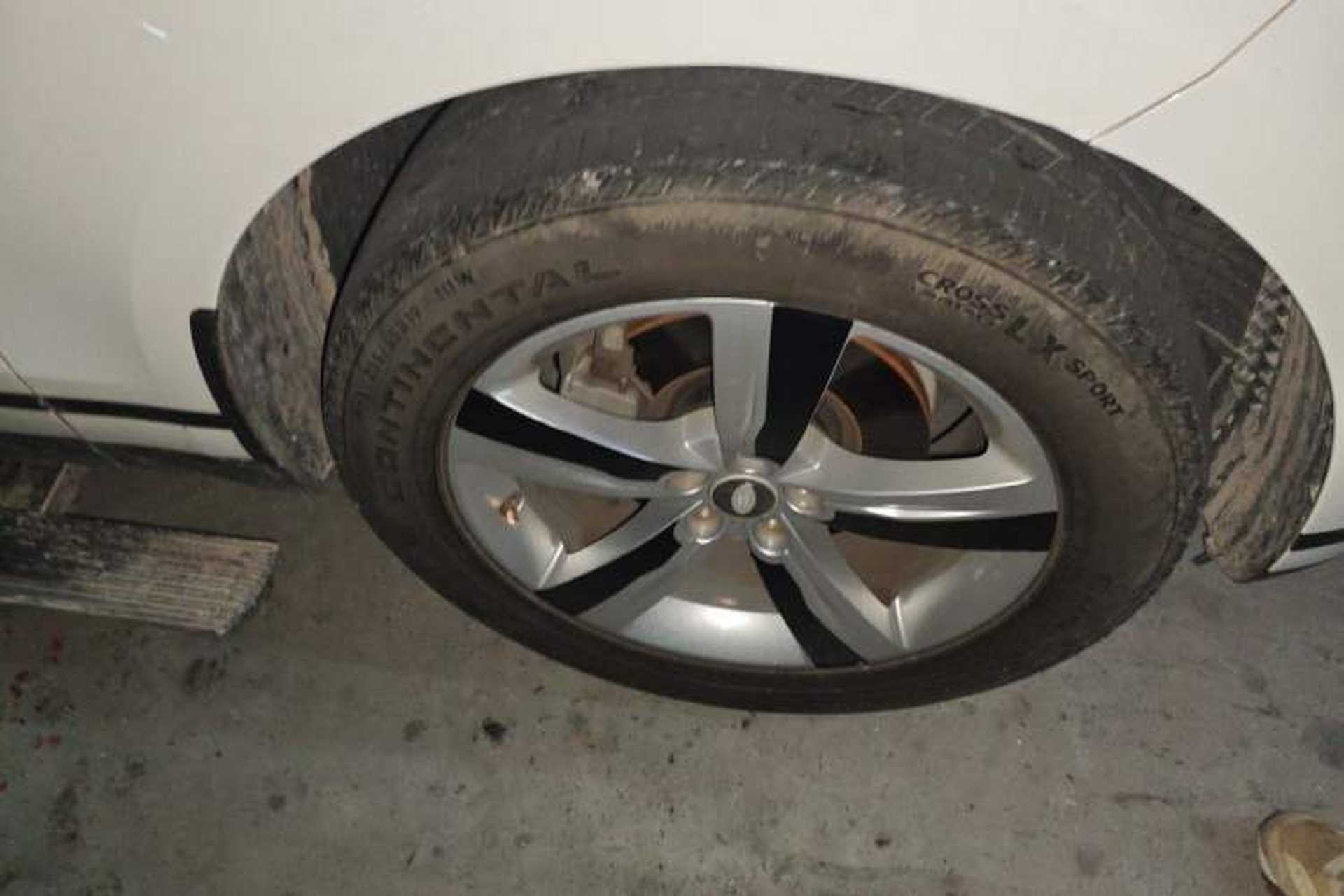 Used Land Rover Range Velar 2020 P250 Right Front Wheel Hub