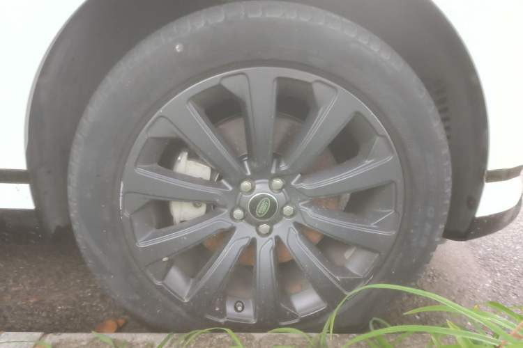 Used Land Rover Range Velar 2020 P340 R-DYNAMIC S Right Front Wheel Hub