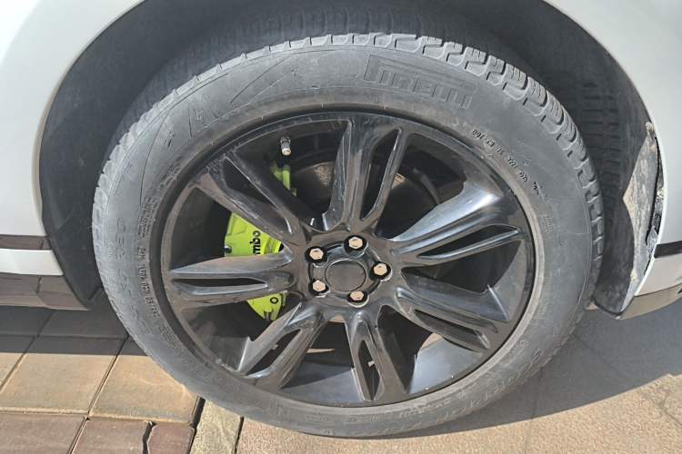 Used Land Rover Range Velar 2020 P250 R-DYNAMIC S Right Front Wheel Hub