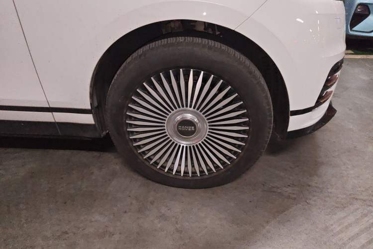 Used Land Rover Range Velar 2020 P340 R-DYNAMIC S Right Front Wheel Hub
